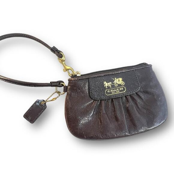 COACH WRISTLET in brown leather with Gold Tone hardware and COACH LOGO TAG - Picture 2 of 16